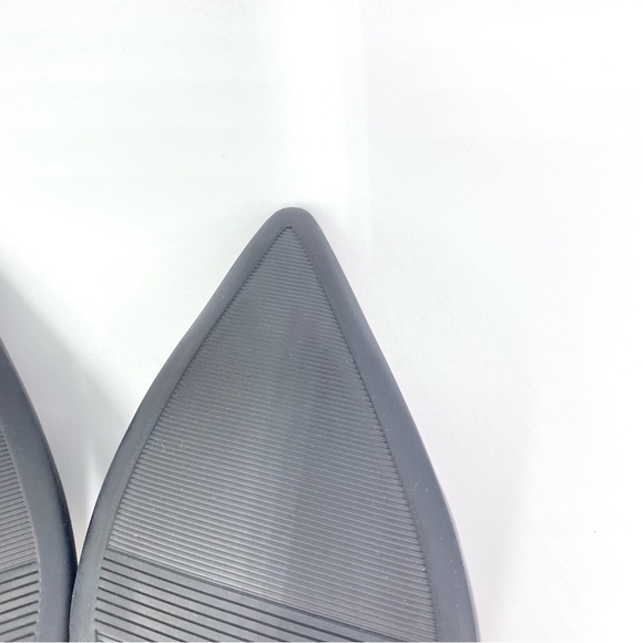 9 NARROW Naturalizer Womens Everly Black Leather Point Toe Heels Pumps Shoes - Picture 10 of 13